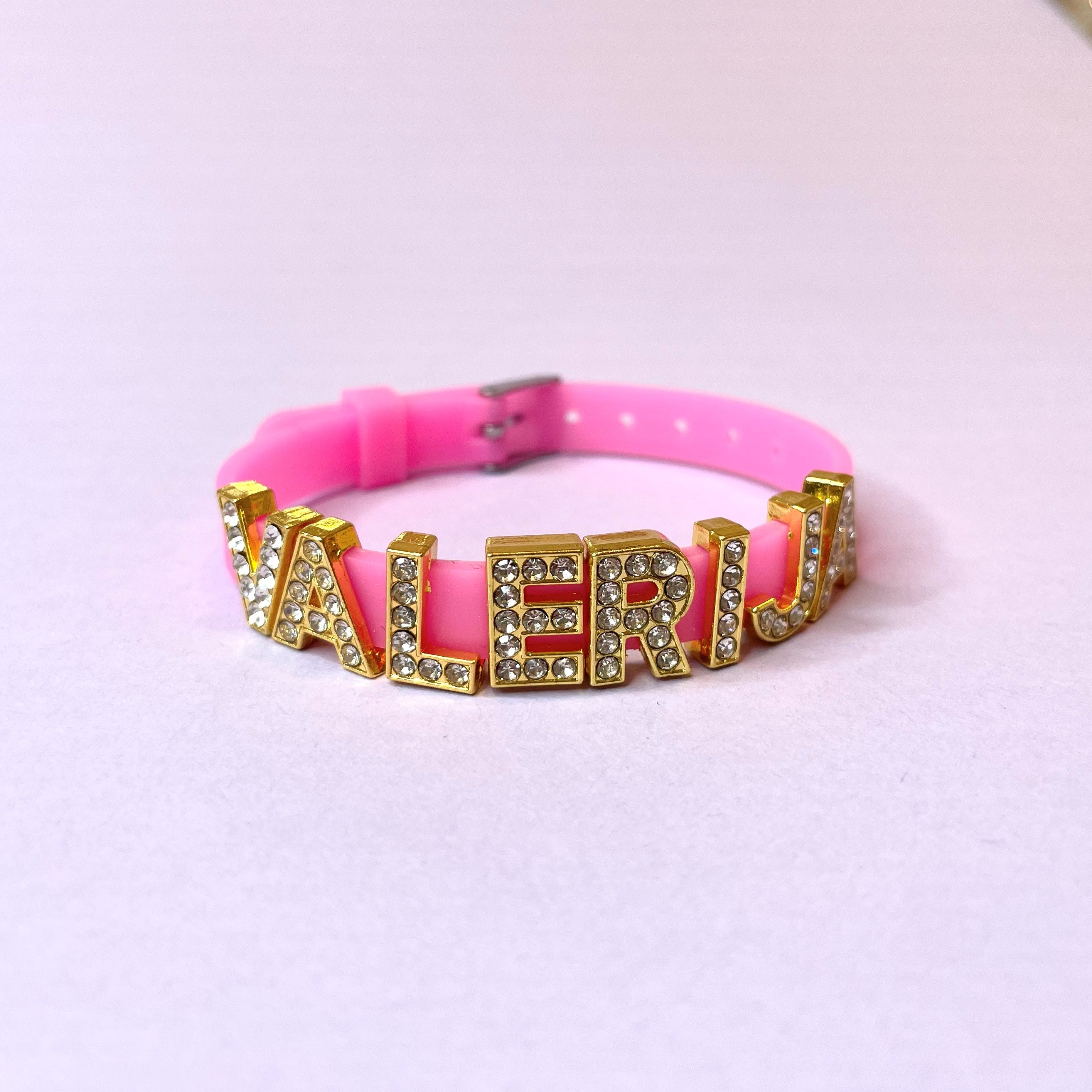 Personalizēta rokassprādze ar Jūsu izvēlētu vārdiņu Personalizēta rokassprādze ar Jūsu izvēlētu vārdiņu