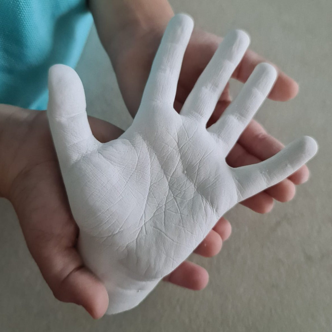 Komplekts "3D Bērna plauksta no ģipša" Komplekts "3D Bērna plauksta no ģipša"